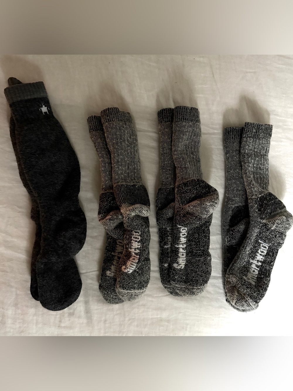 Smartwool Hike Classic Men's Black/Grey Crew Socks - Cushioned Comfort